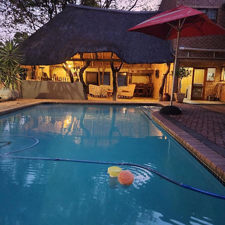 Orange Gecko Cottage พาลาบอร์วา ภายนอก รูปภาพ