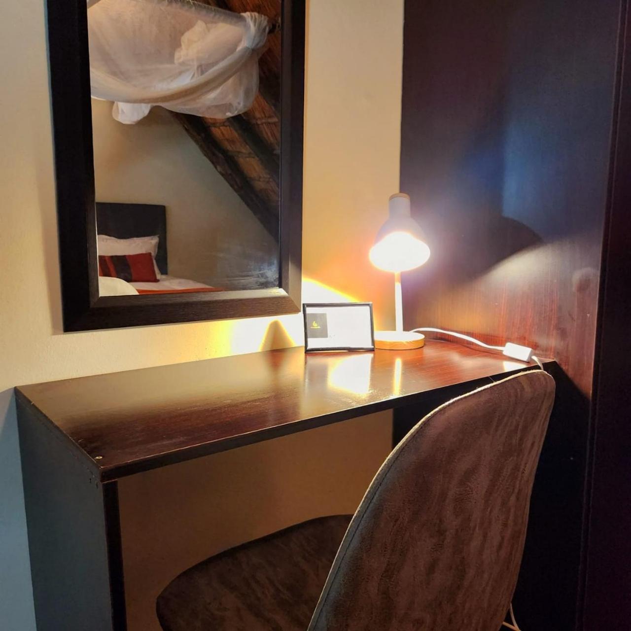 Orange Gecko Cottage พาลาบอร์วา ภายนอก รูปภาพ