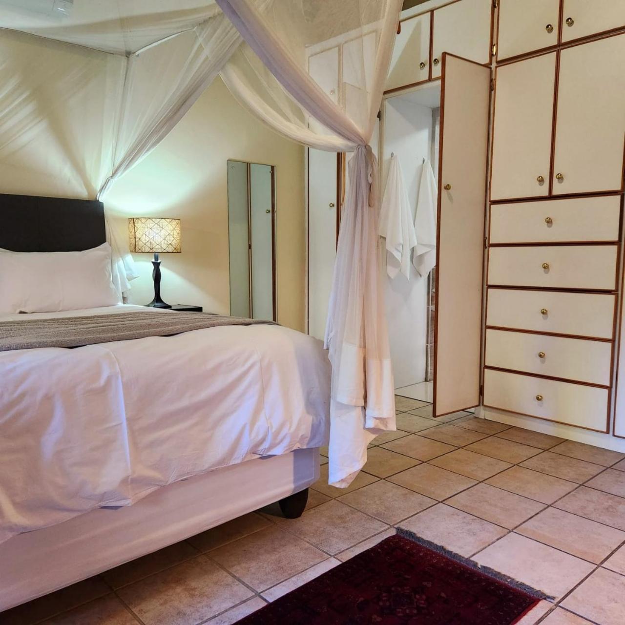 Orange Gecko Cottage พาลาบอร์วา ภายนอก รูปภาพ