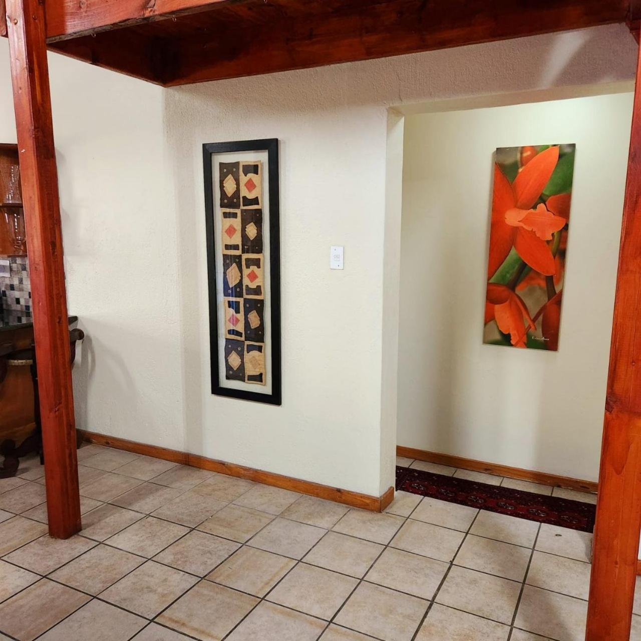 Orange Gecko Cottage พาลาบอร์วา ภายนอก รูปภาพ