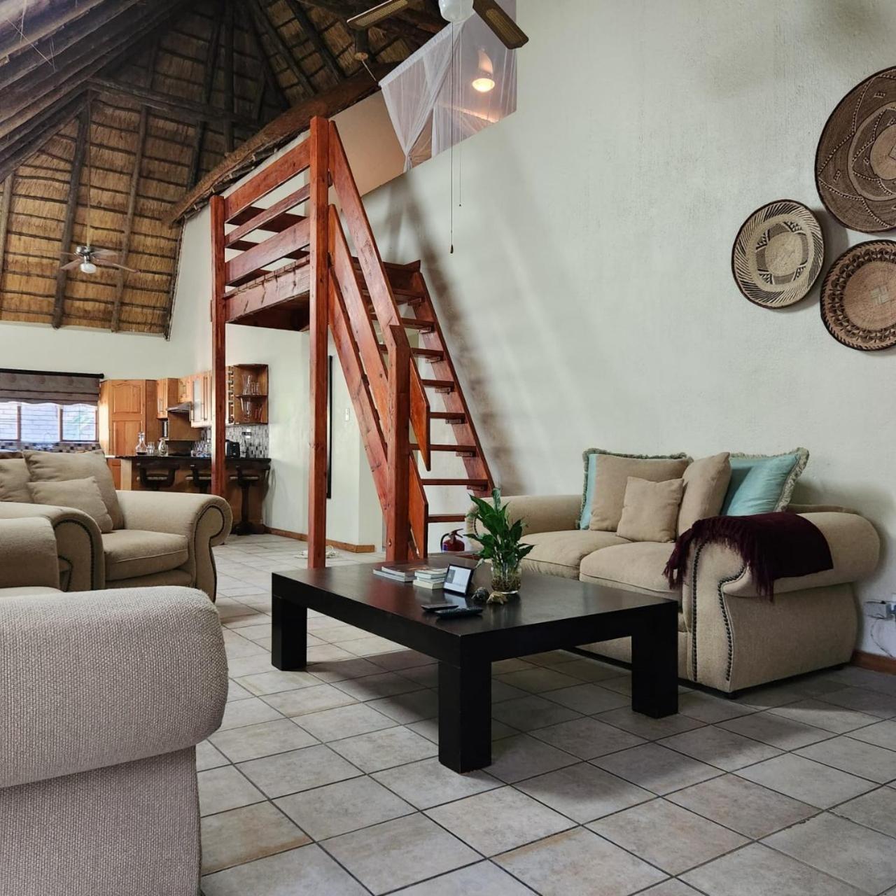 Orange Gecko Cottage พาลาบอร์วา ภายนอก รูปภาพ