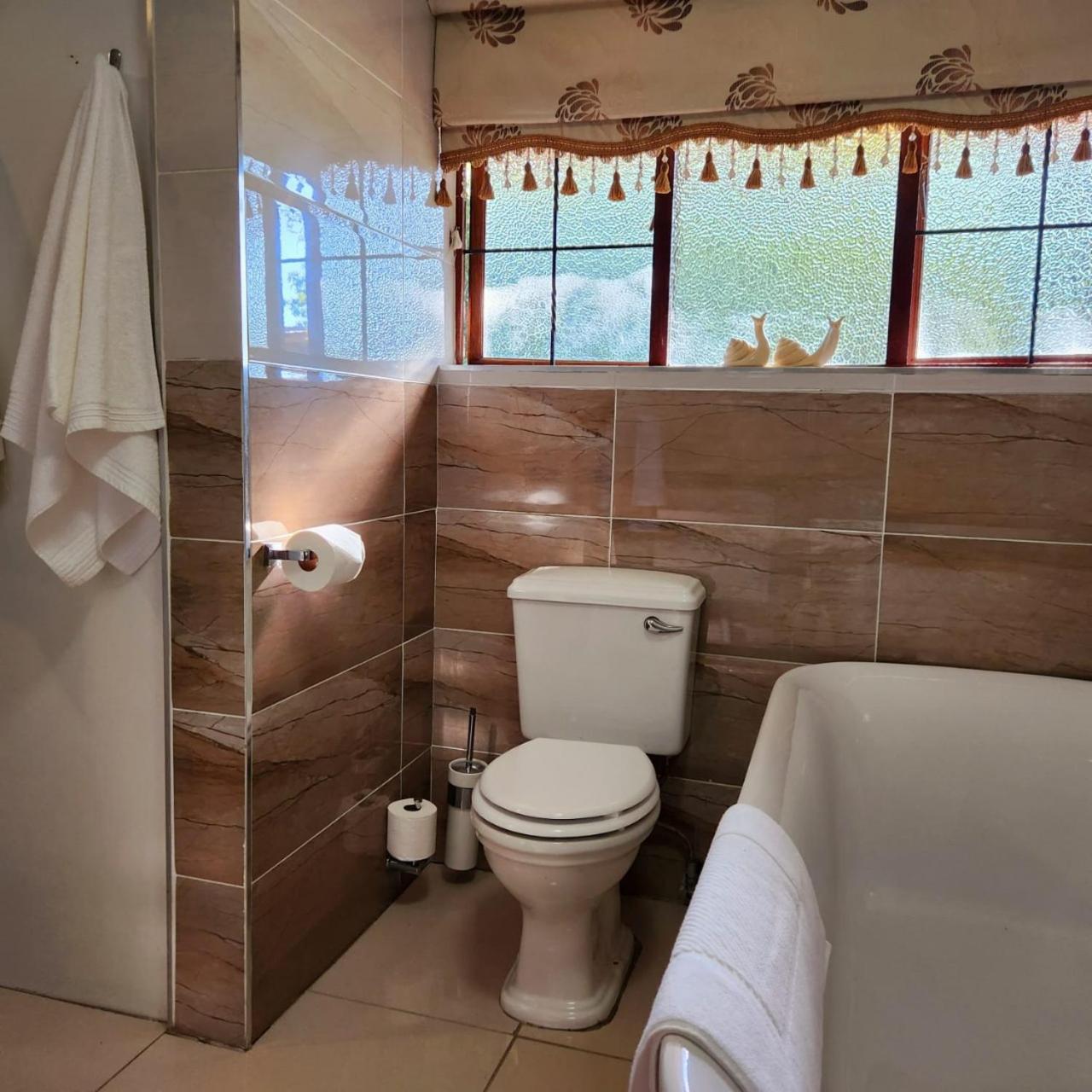 Orange Gecko Cottage พาลาบอร์วา ภายนอก รูปภาพ