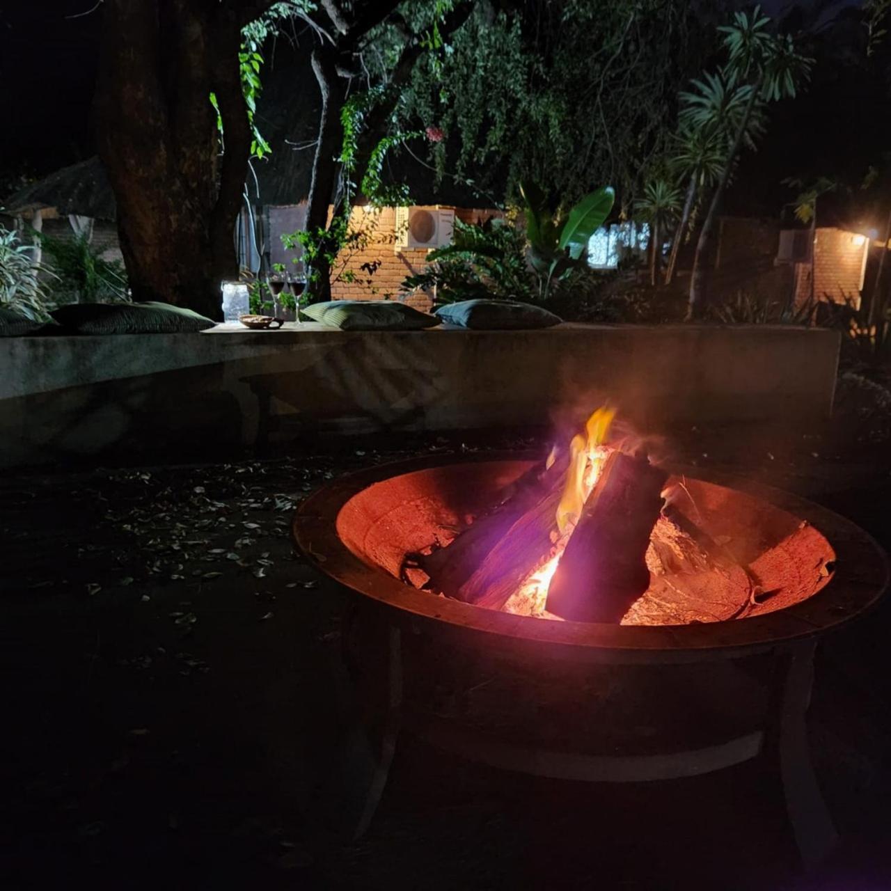 Orange Gecko Cottage พาลาบอร์วา ภายนอก รูปภาพ