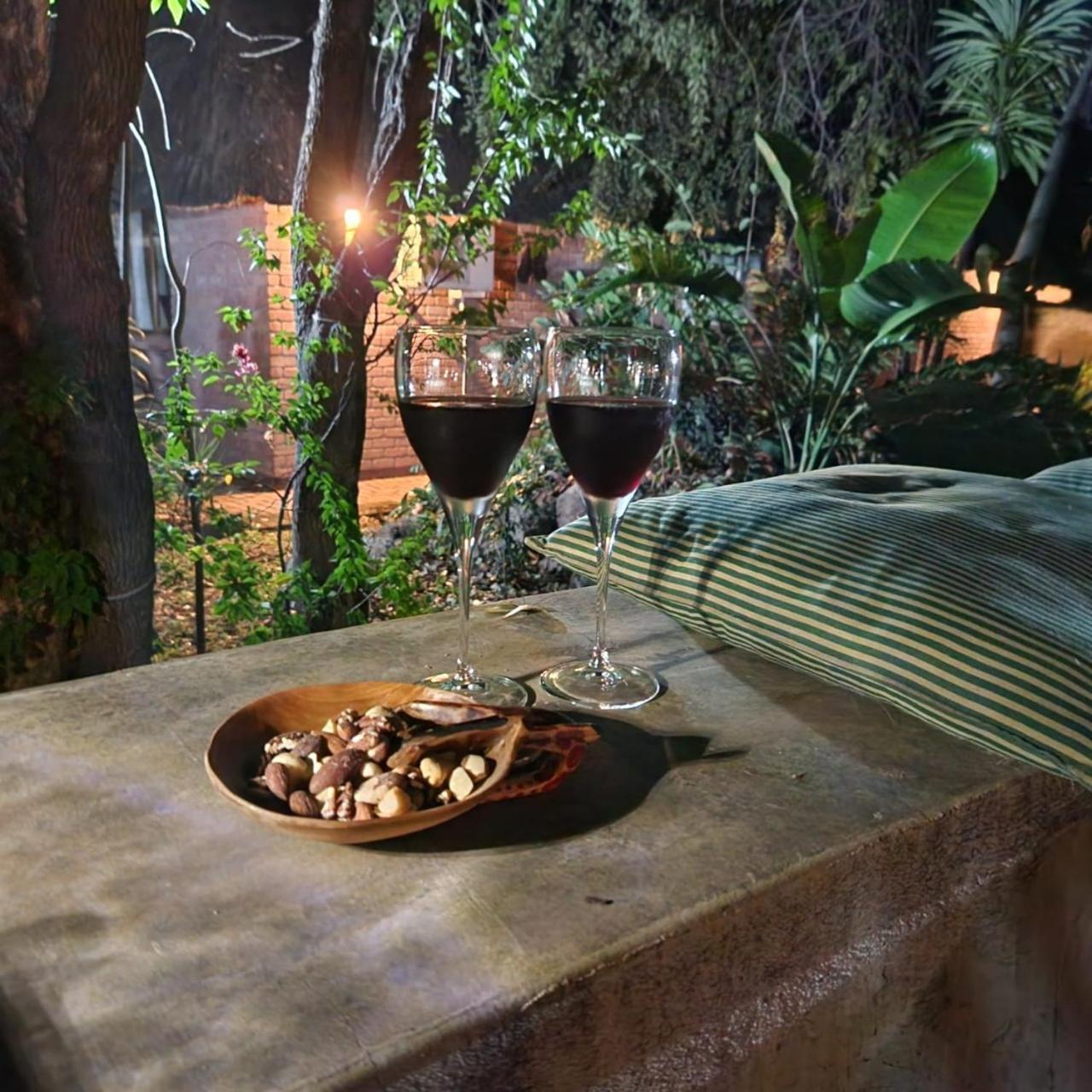 Orange Gecko Cottage พาลาบอร์วา ภายนอก รูปภาพ