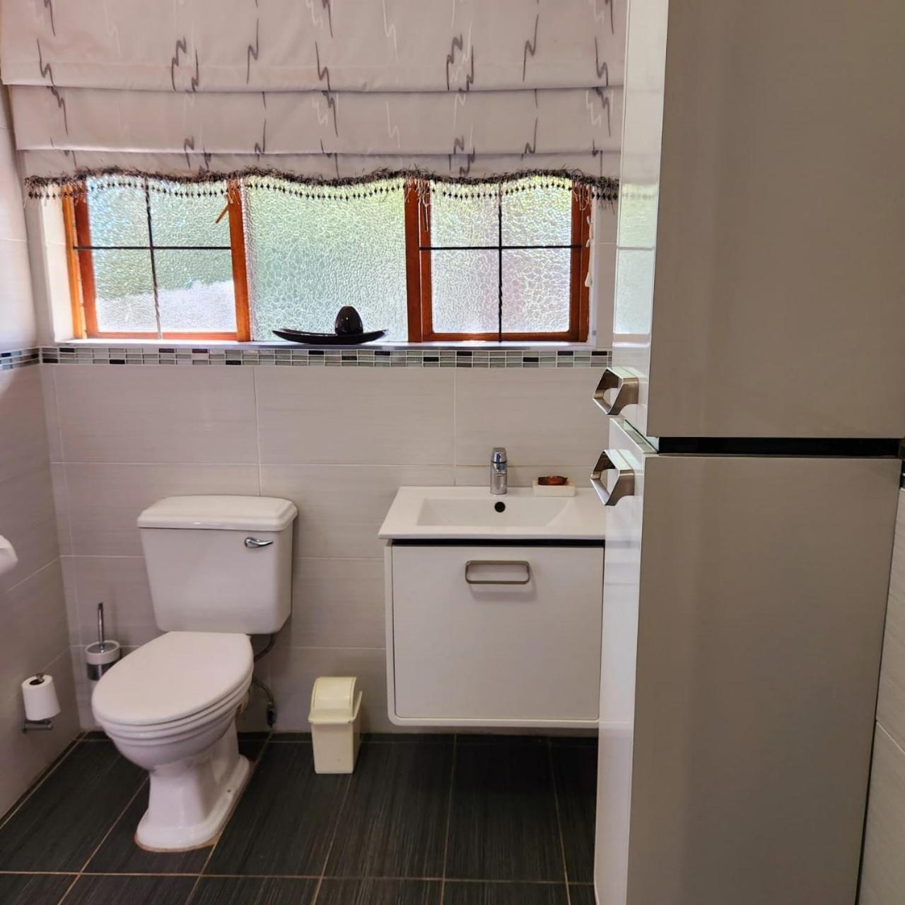 Orange Gecko Cottage พาลาบอร์วา ภายนอก รูปภาพ