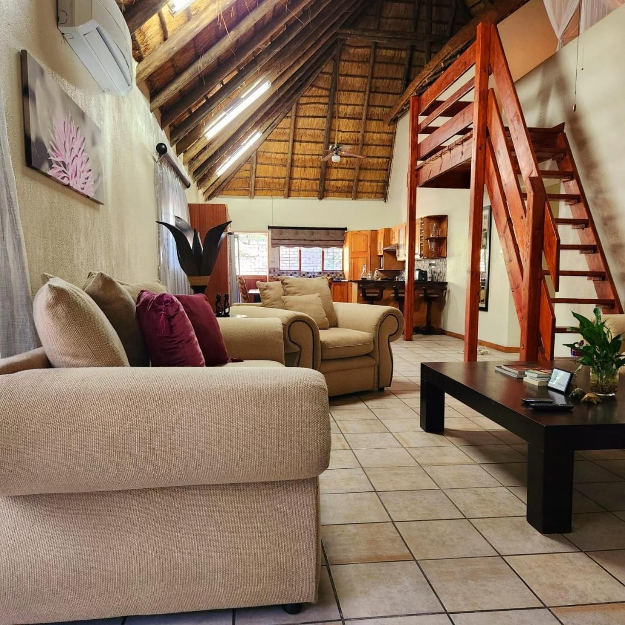 Orange Gecko Cottage พาลาบอร์วา ภายนอก รูปภาพ